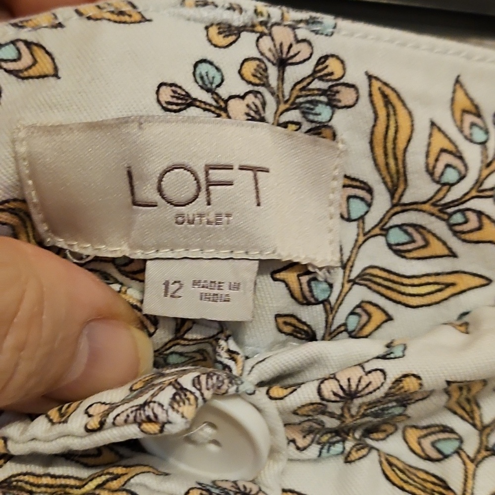 Loft Outlet Cream Print Shirts 4 Inch Inseam - Picture 5 of 15